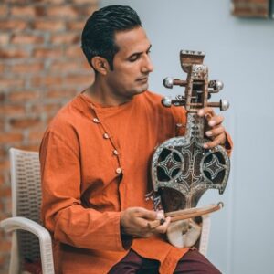 دانلود آهنگ غلامحسین نظری جوانی هم بهاری بود و بگذشت