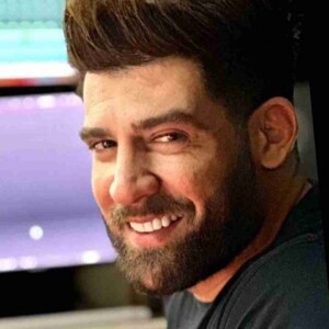 دانلود آهنگ محمد محرمی توی قلبم تو لایق سلطنتی