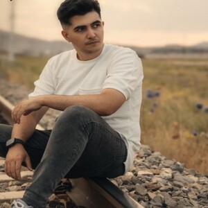 دانلود آهنگ اهورا تو را من آرزو کردم با غریبه میخندی دانلود آهنگ اهورا تو را من آرزو کردم با غریبه میخندی