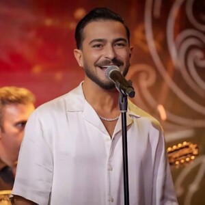 دانلود آهنگ سامی بیگی وصله نگات به من ستاره رو تنت انداخته برق